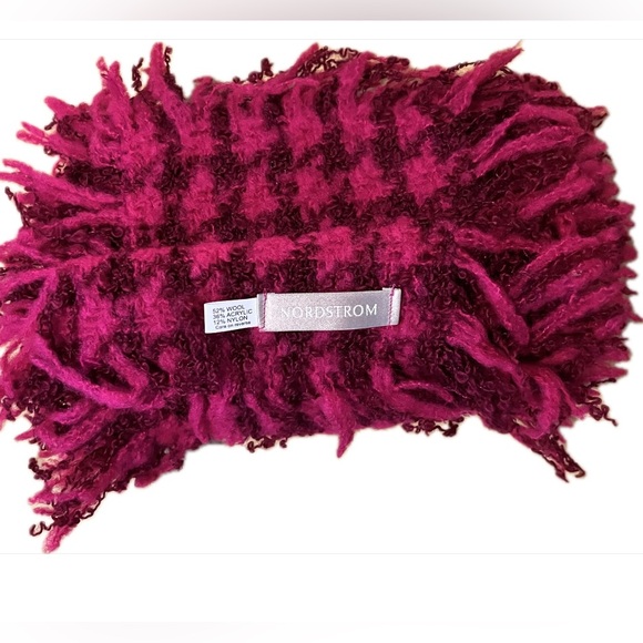 Green checked scarf from Nordstrom wool blend, fringed, soft, warm xlong 9”x91” - Picture 5 of 5